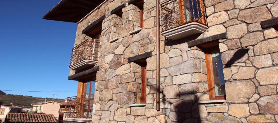 Hotel Rural Quercus Tierra Garganta De Los Montes ภายนอก รูปภาพ