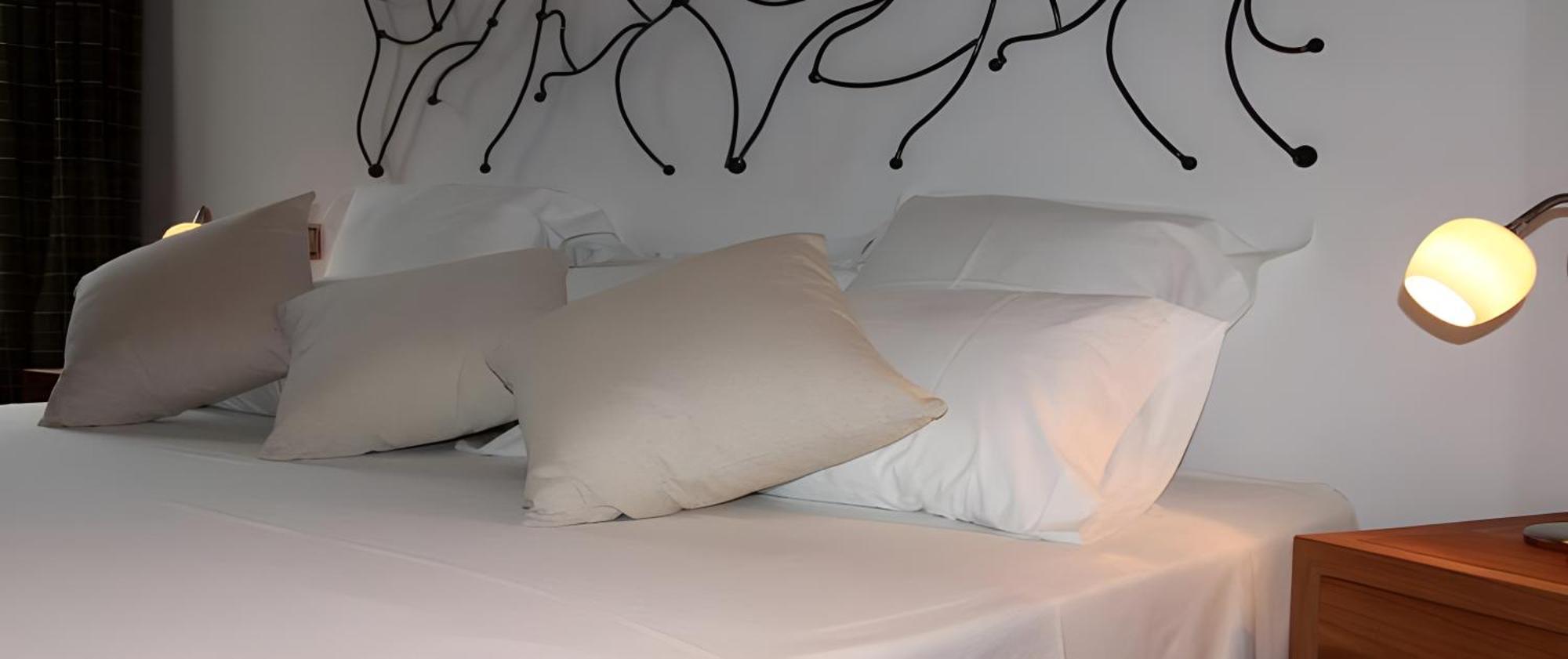 Hotel Rural Quercus Tierra Garganta De Los Montes ภายนอก รูปภาพ